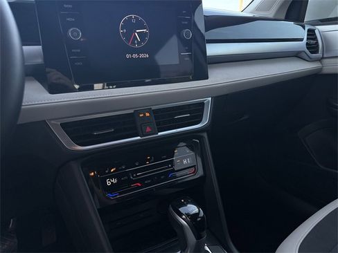 Certified 2025 Volkswagen Taos SE image 14