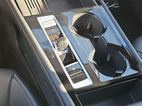 Used 2025 Volkswagen Atlas SE image 19