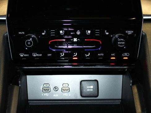 New 2025 Jeep Grand Cherokee Limited w/ Luxury Tech Group II image 20