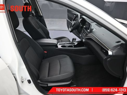 Used 2024 Nissan Altima 2.5 SV FWD image 29