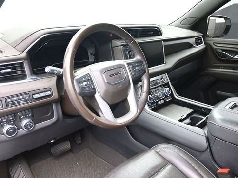 Used 2022 GMC Yukon XL Denali AWD/4WD image 12