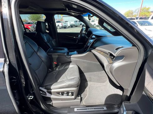 Used 2016 Cadillac Escalade Platinum AWD/4WD image 22