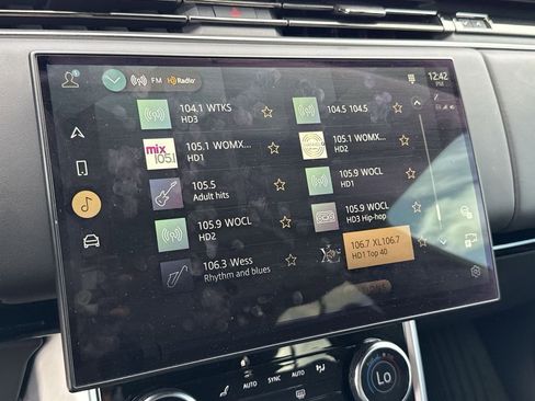 Used 2023 Land Rover Range Rover Long Wheelbase SE image 22