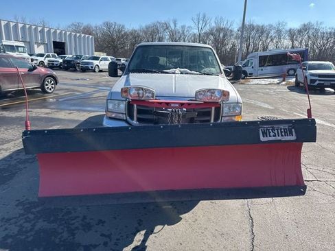 Used 2003 Ford F350 XLT image 2