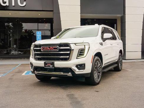 Used 2025 GMC Yukon Elevation RWD image 2