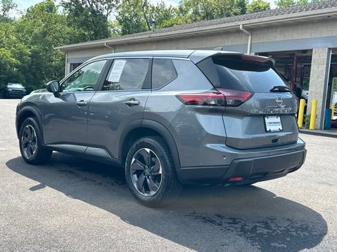 Used 2025 Nissan Rogue SV FWD image 25