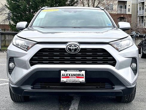 Used 2020 Toyota RAV4 XLE w/ Convenience Package image 3