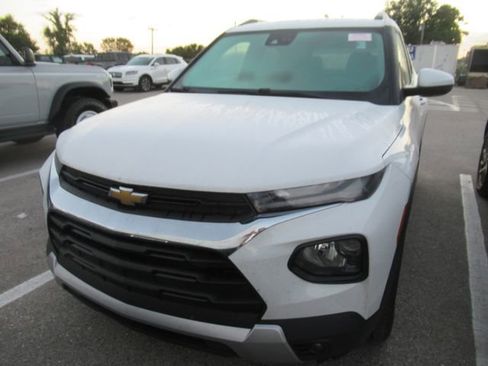Used 2022 Chevrolet TrailBlazer LT w/ Confidence II Package image 2
