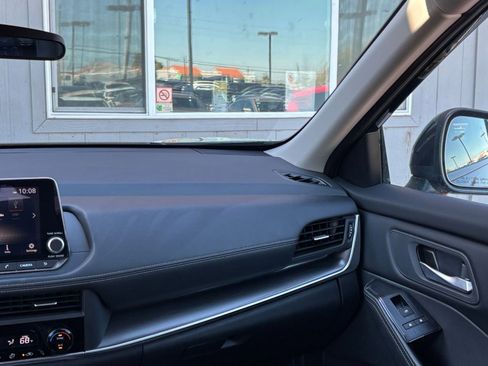 Used 2025 Nissan Rogue SV FWD image 37