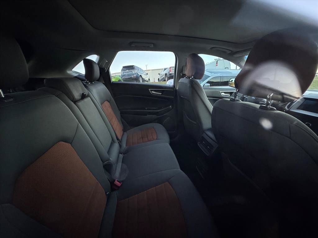 Used 2018 Ford Edge SEL w/ Equipment Group 201A FWD image 3