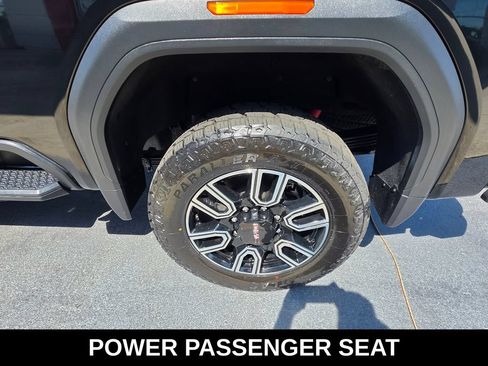 Used 2021 GMC Sierra 2500 AT4 w/ AT4 Premium Plus Package AWD/4WD image 11