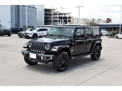 Used 2023 Jeep Wrangler Unlimited Sahara w/ Cold Weather Group AWD/4WD image 2