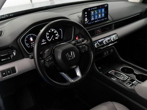 Certified 2025 Honda Pilot EX-L image 3