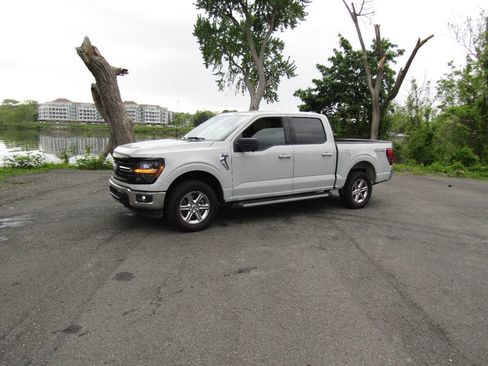 Used 2024 Ford F150 XLT AWD/4WD image 2