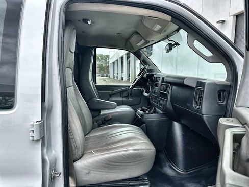 Used 2019 Chevrolet Express 2500 Work Van w/ Driver Convenience Package image 26