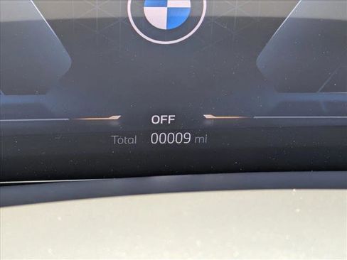 Used 2025 BMW X7 xDrive40i w/ Premium Package image 11