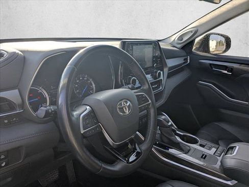 Used 2020 Toyota Highlander Limited image 10