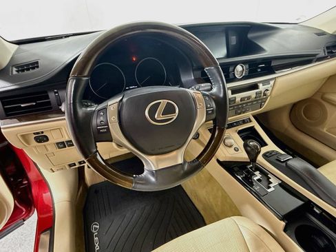 Used 2014 Lexus ES 350 w/ Luxury Package FWD image 12