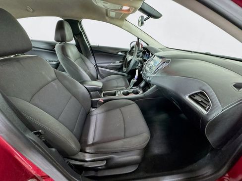Used 2018 Chevrolet Cruze LT image 32