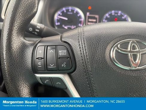 Used 2017 Toyota Highlander LE AWD/4WD image 14