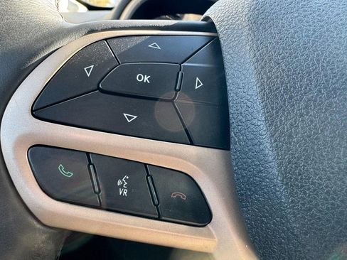 Used 2018 Jeep Cherokee Limited image 16