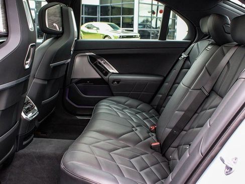 Used 2025 BMW 740i xDrive image 39