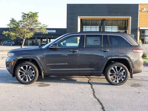 New 2025 Jeep Grand Cherokee Overland w/ Luxury Tech Group IV image 8