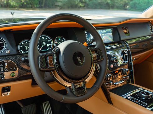 Used 2023 Rolls-Royce Cullinan Black Badge w/ Leather Finishing Pack image 27