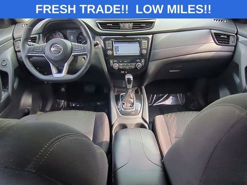 Used 2017 Nissan Rogue SV w/ Sun & Sound Touring Package image 28