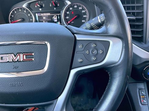 Used 2018 GMC Acadia SLT image 17