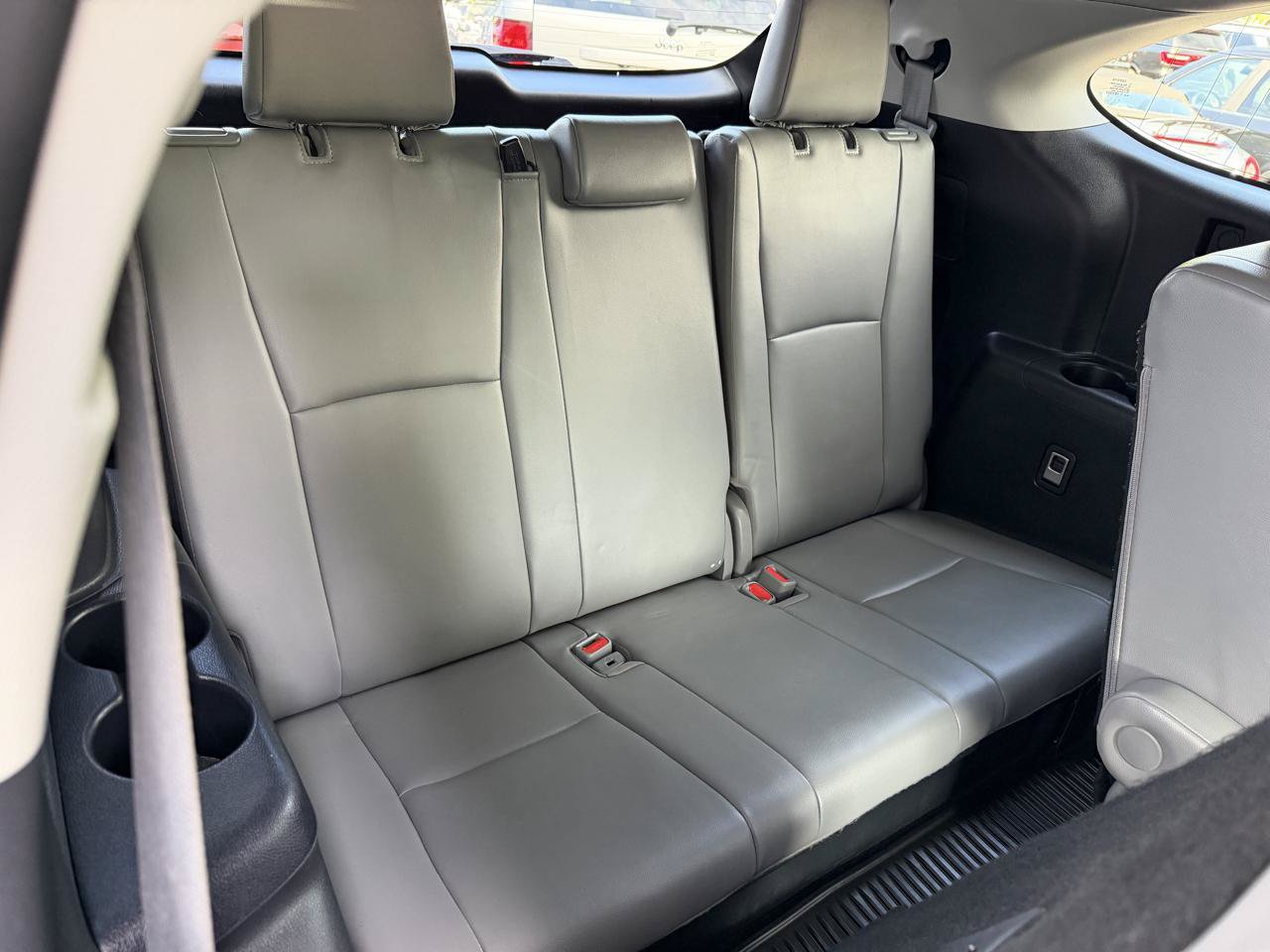 Used 2021 Toyota Highlander XLE AWD/4WD image 14