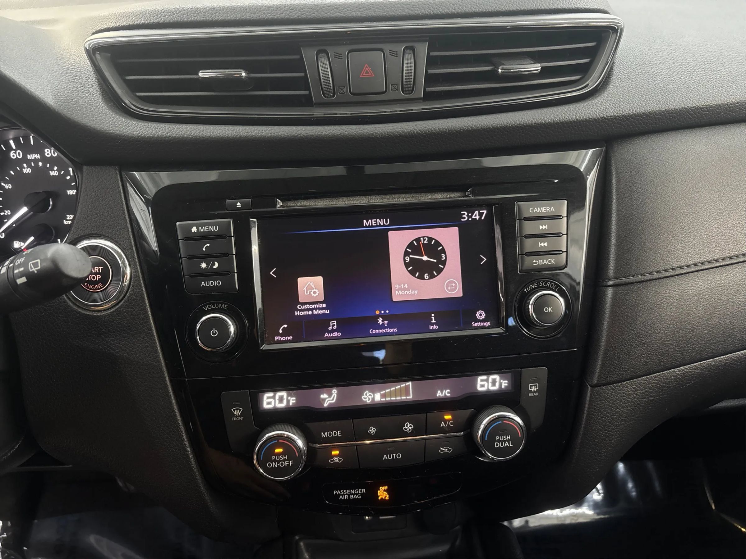 Used 2018 Nissan Rogue SV AWD/4WD image 19