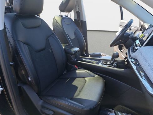 Certified 2022 Jeep Compass Latitude w/ Sun and Sound Group AWD/4WD image 11
