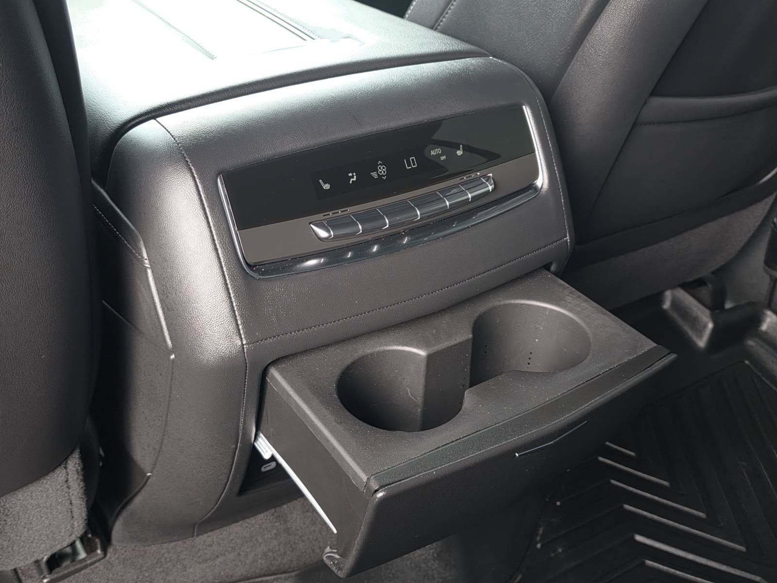 Used 2024 Cadillac Escalade Premium Luxury w/ Performance Package AWD/4WD image 19