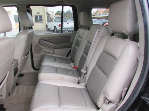 Used 2006 Ford Explorer XLT image 21