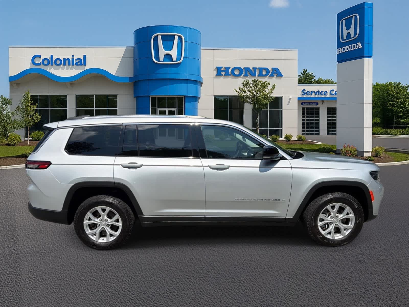Used 2023 Jeep Grand Cherokee L Limited w/ Trailer Tow Group (B) AWD/4WD image 7