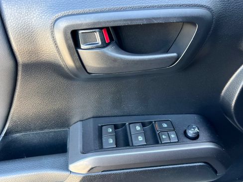 Used 2022 Toyota Tacoma TRD Off-Road w/ Technology Package AWD/4WD image 8