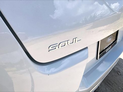 Used 2023 Kia Soul GT-Line FWD image 12