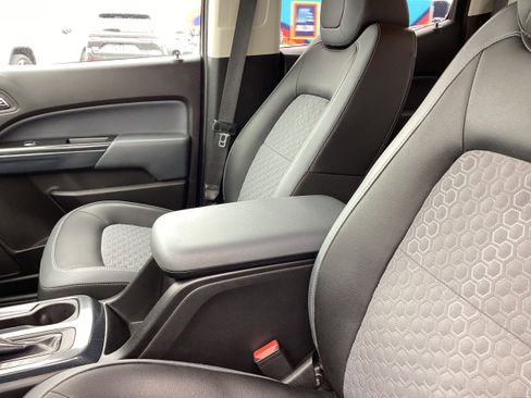 Used 2015 Chevrolet Colorado Z71 image 12