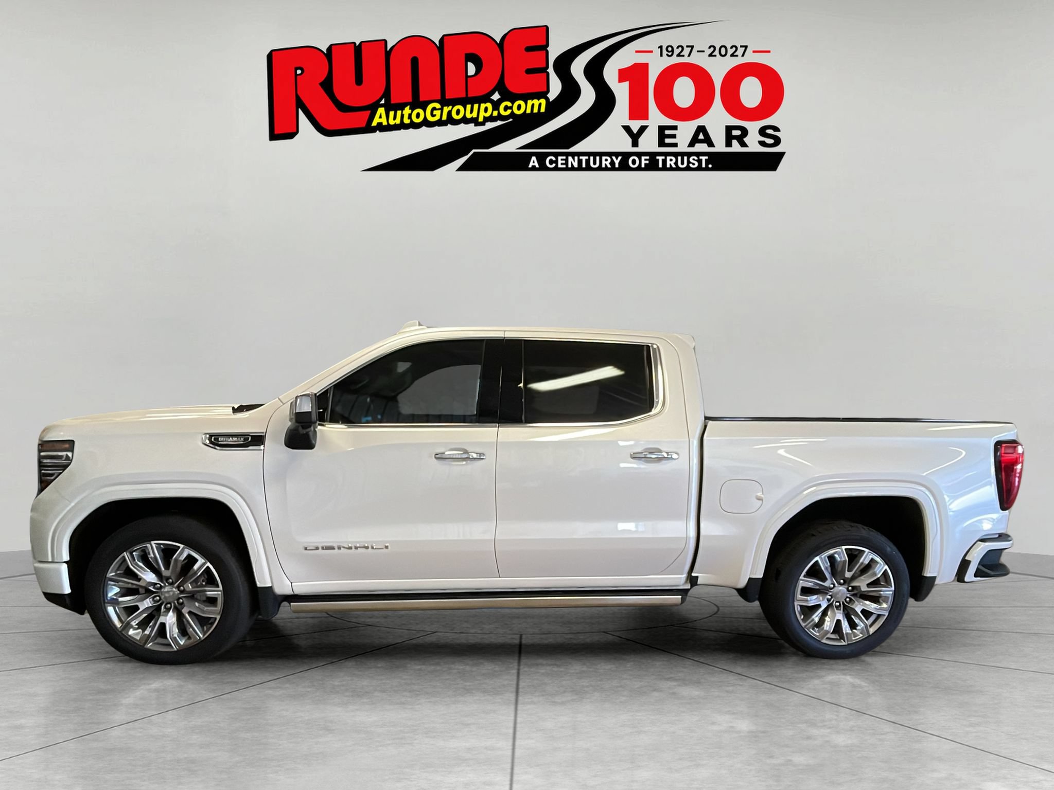 Used 2023 GMC Sierra 1500 Denali w/ Denali Reserve Package AWD/4WD image 2
