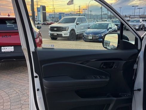 Used 2024 Honda Passport Black Edition image 11