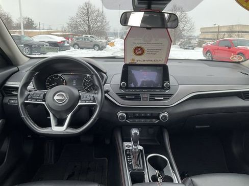 Certified 2024 Nissan Altima 2.5 SR image 12