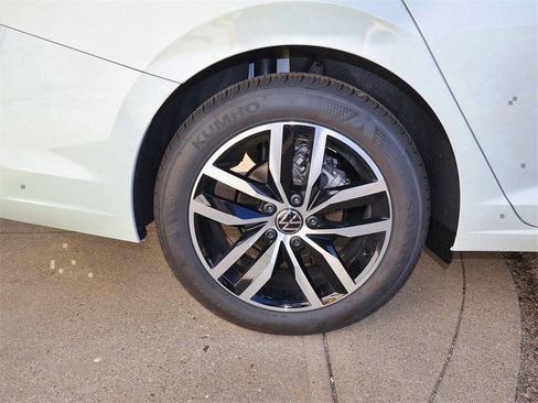 New 2026 Volkswagen Jetta SE image 9