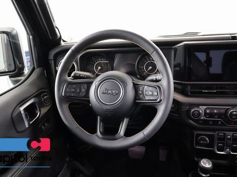 Used 2024 Jeep Gladiator Sport w/ Premium Package AWD/4WD image 14