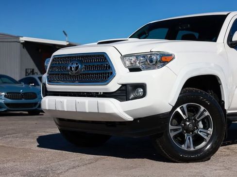 Used 2017 Toyota Tacoma TRD Sport w/ Tow Package image 31