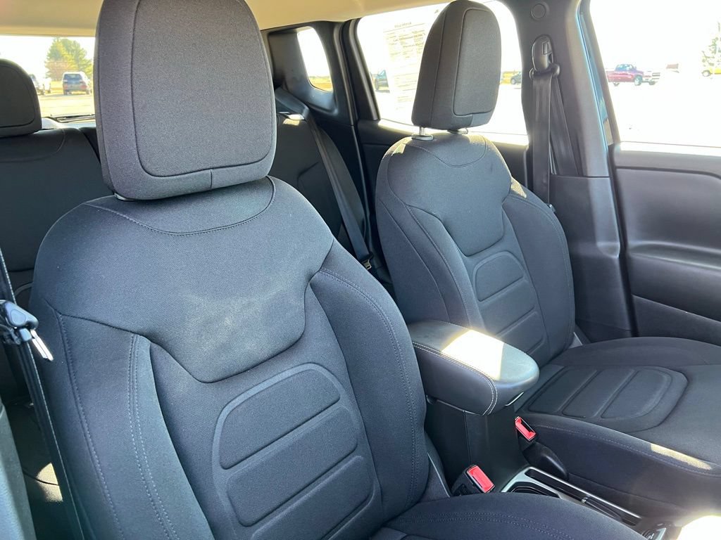 Used 2022 Jeep Renegade Latitude AWD/4WD image 12