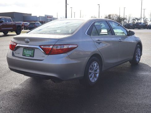 Used 2016 Toyota Camry LE image 7