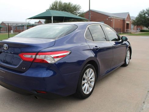 Used 2018 Toyota Camry LE FWD image 11