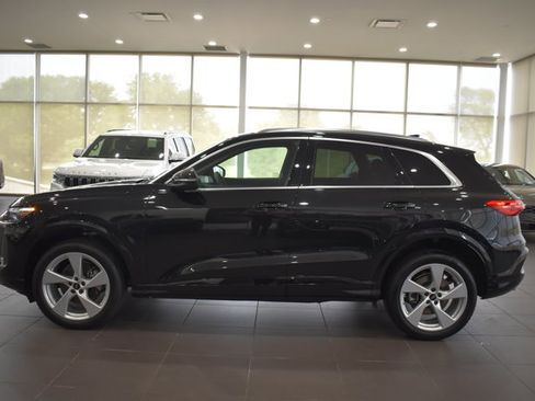 Used 2025 Audi Q5 Premium Plus w/ Premium Plus AWD/4WD image 4