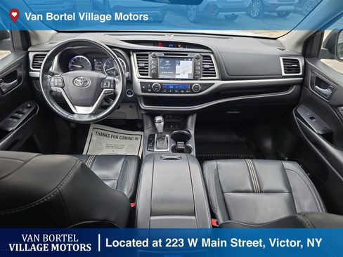 Used 2018 Toyota Highlander SE image 31
